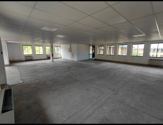 196M² OFFICE TO LET IN VORNA VALLEY